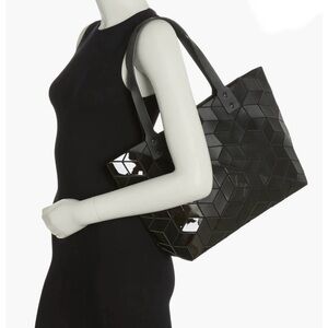 PATRIZIA LUCA Classy Geometric Black Tote Bag with Zipper Closure.